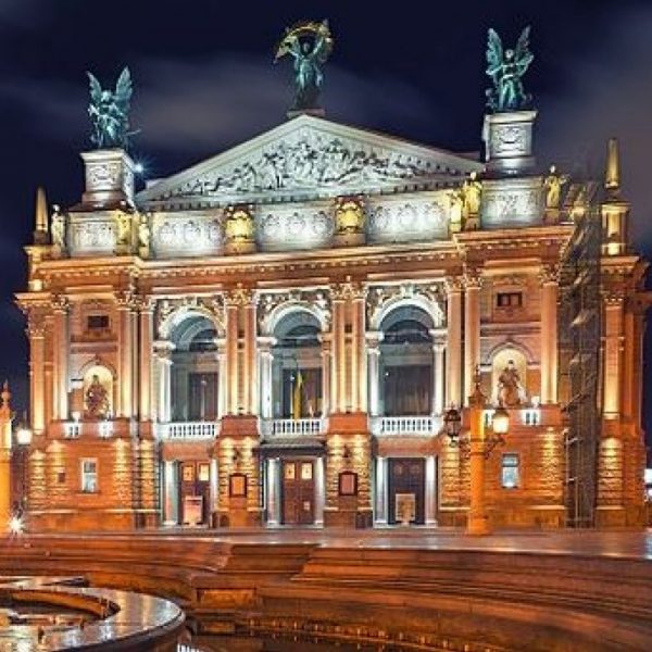 255ae0bce8235fd-5a30f36eb5104-528px-46-101-1483-lviv-opera-sam-7712-panorama_crop_1200